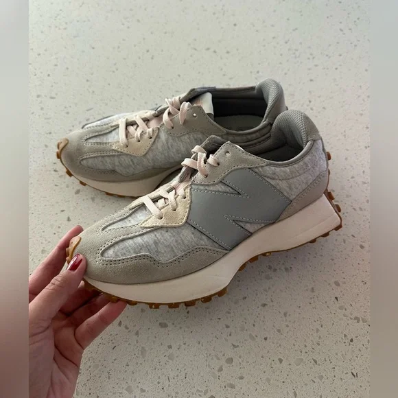 NEW BALANCE 327 SNEAKERS